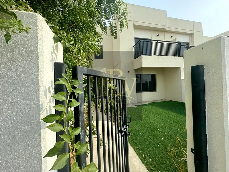 Villa Single Row Opposite Pool 3 BR + Maid’s Dubai