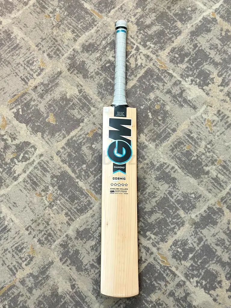 GM Diamond Cosmic Professional cricket bat