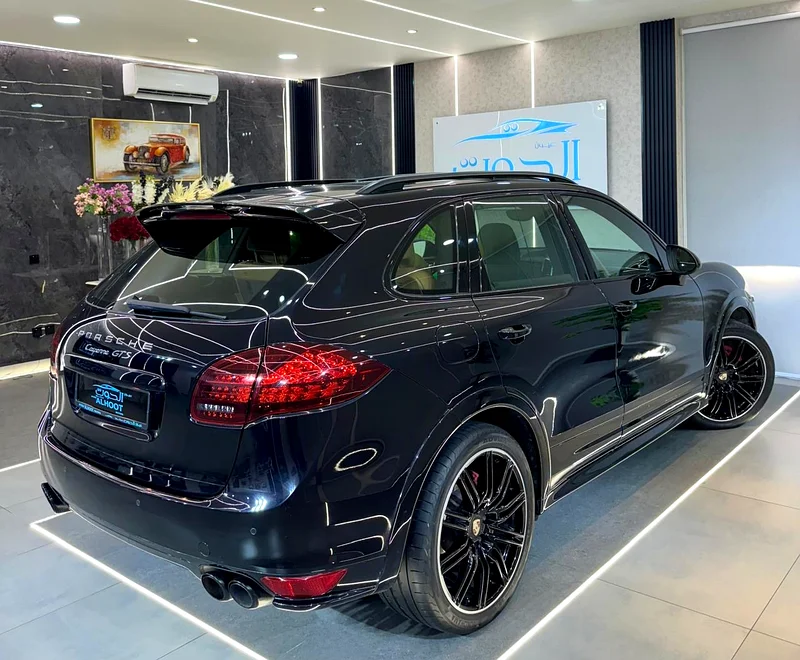BEAUTIFUL BLACK PORSCHE CAYENNE GTS  || FULL OPTIONS || GCC || FREE ACCIDENTS || WELL MAINTAINED63179346421249113