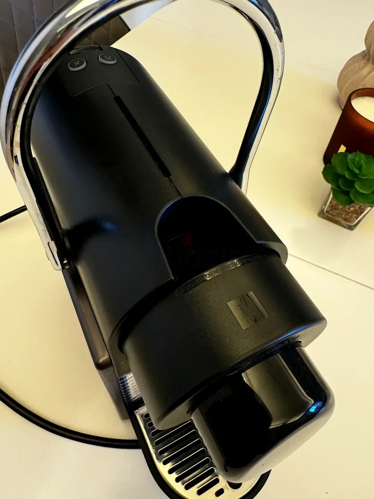Nespresso Capsule Coffee Machine Type C60