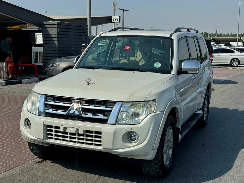 Mitsubishi pajero 2013 fullopshin white color GCC Calen car63152749741569114