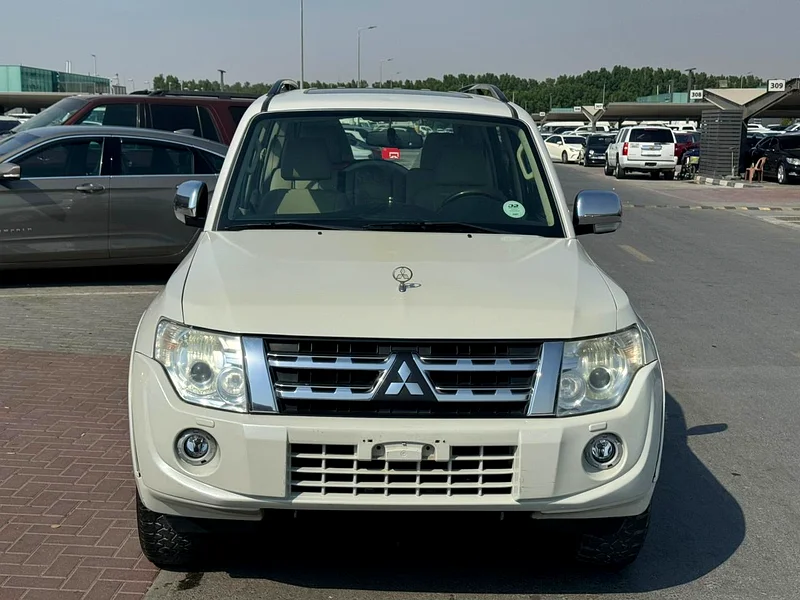 Mitsubishi pajero 2013 fullopshin white color GCC Calen car63152749741569111