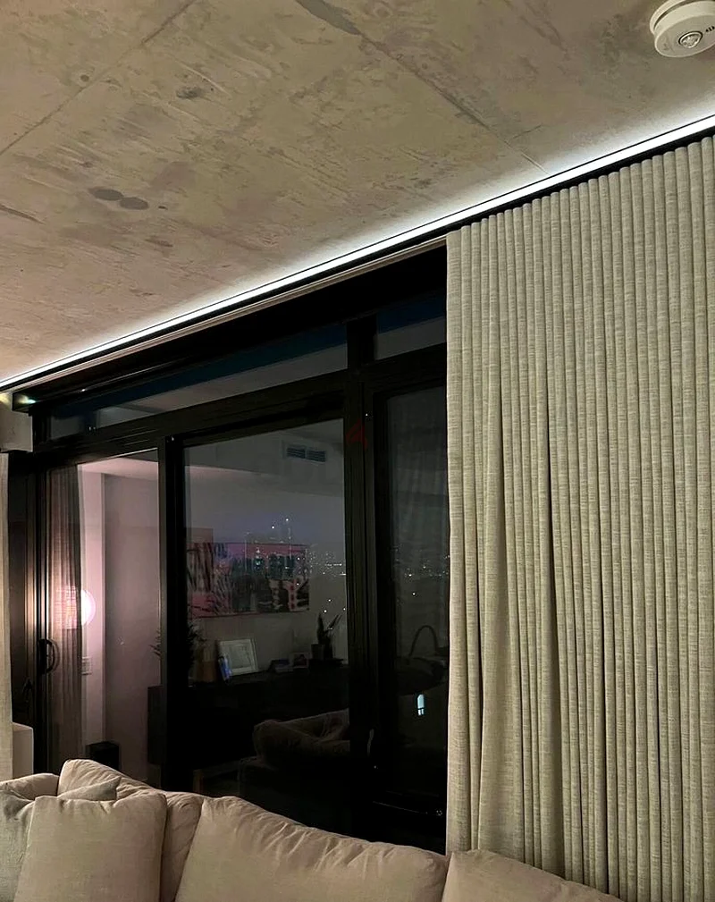 Curtain63220819363075112