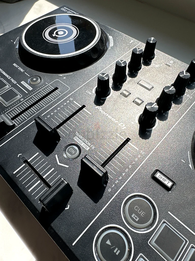 DDJ200 smart dj controller