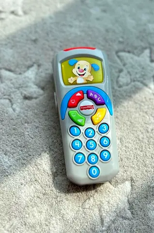 Fisher-Price Laugh and Learn Remote, light-up screen, Baby learning toy
