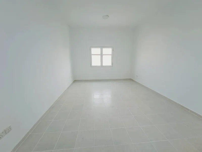 Apartment Ready to Move Large Studio 06 Chqs Dubai
