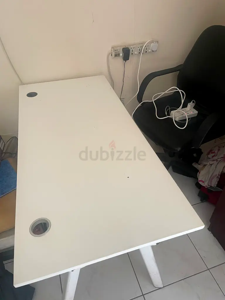 Spacious and Versatile Study table/Computer Desk for Sale!