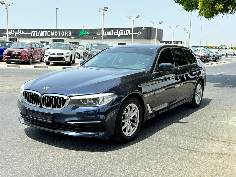 BMW 520i - 2019 - 43000 KM ONLY - GCC SPECS - CLEAN TITLE63142584316033112