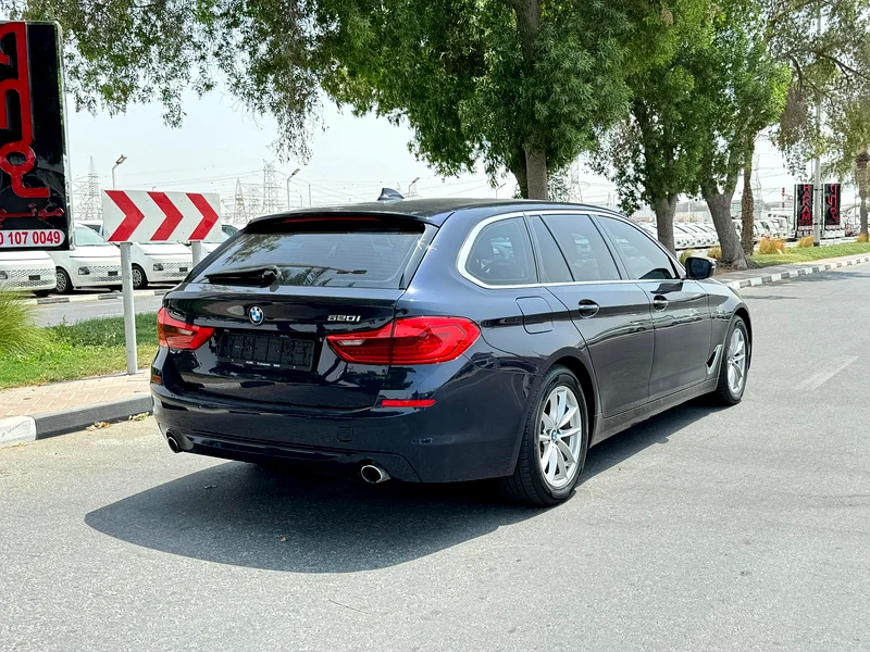 BMW 520i - 2019 - 43000 KM ONLY - GCC SPECS - CLEAN TITLE63142584316033114