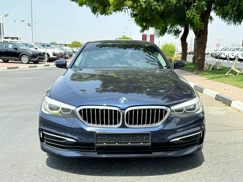 BMW 520i - 2019 - 43000 KM ONLY - GCC SPECS - CLEAN TITLE63142584316033111