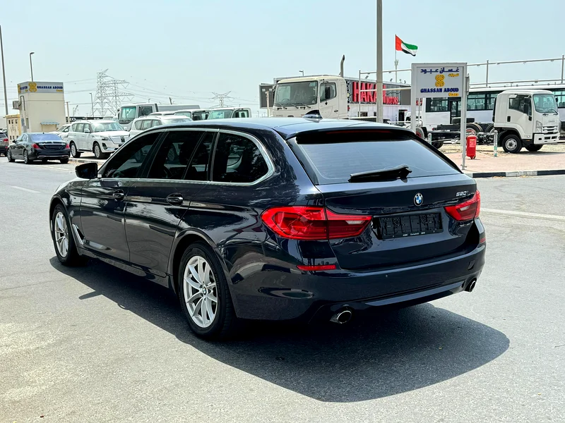 BMW 520i - 2019 - 43000 KM ONLY - GCC SPECS - CLEAN TITLE63142584316033113