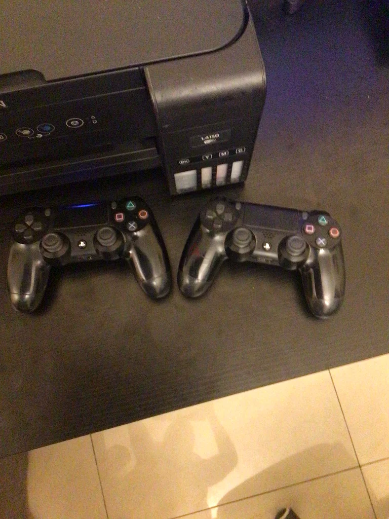 Play Station 4 PRO (PS4 PRO) with 2 Controllers63231197318145112