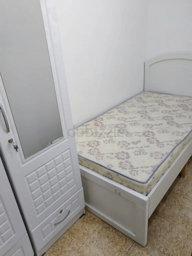 Apartment New partition available Burjuman exit 4 behind LuLu