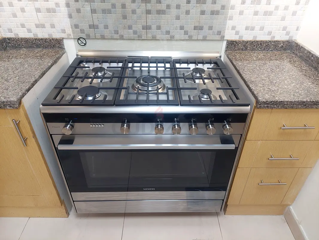 Latest Model Siemens iQ700 Top 5 Burner Gas Down Oven Electric Cooker