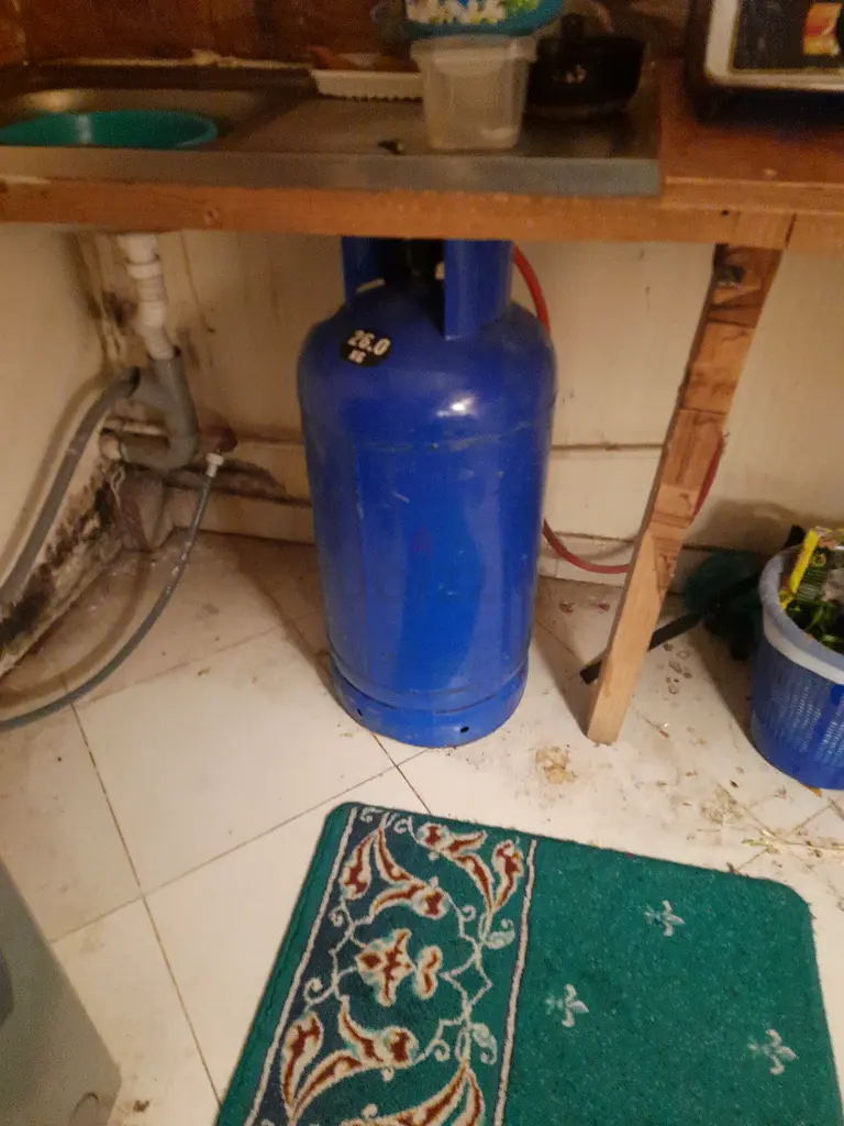 Gas cylinder with stove for sell