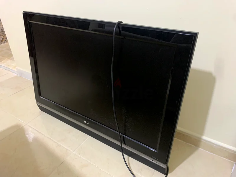 LG 32 inch TV for sale