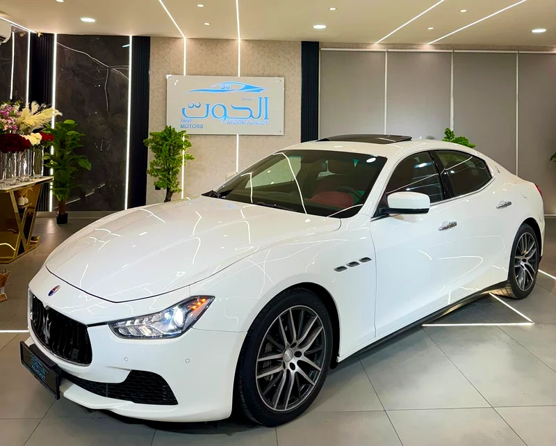 BEST WHITE MASERATI GHIBLI S Q4 V6 || TOP RANGE || GCC || RED INTERIOR  || ACCIDENT FREE || NEW63178402132994114