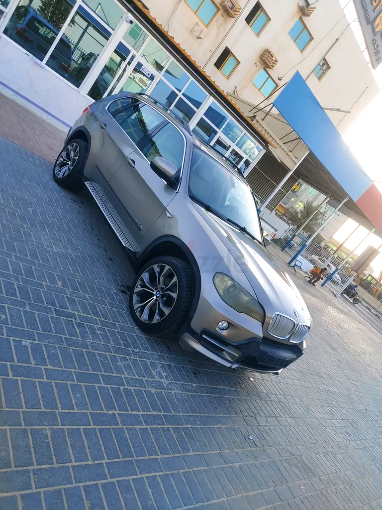 Bmw X5 XDrive 4.8i 2009 Model Gcc Full option panoramic Original paint