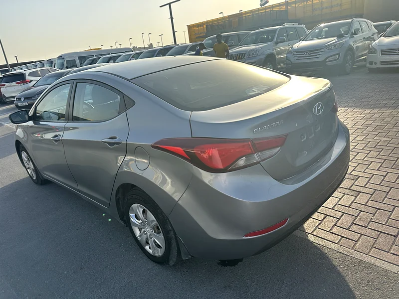 Hyundai Elantra 2016 gary color GCC alen car63160161962243114