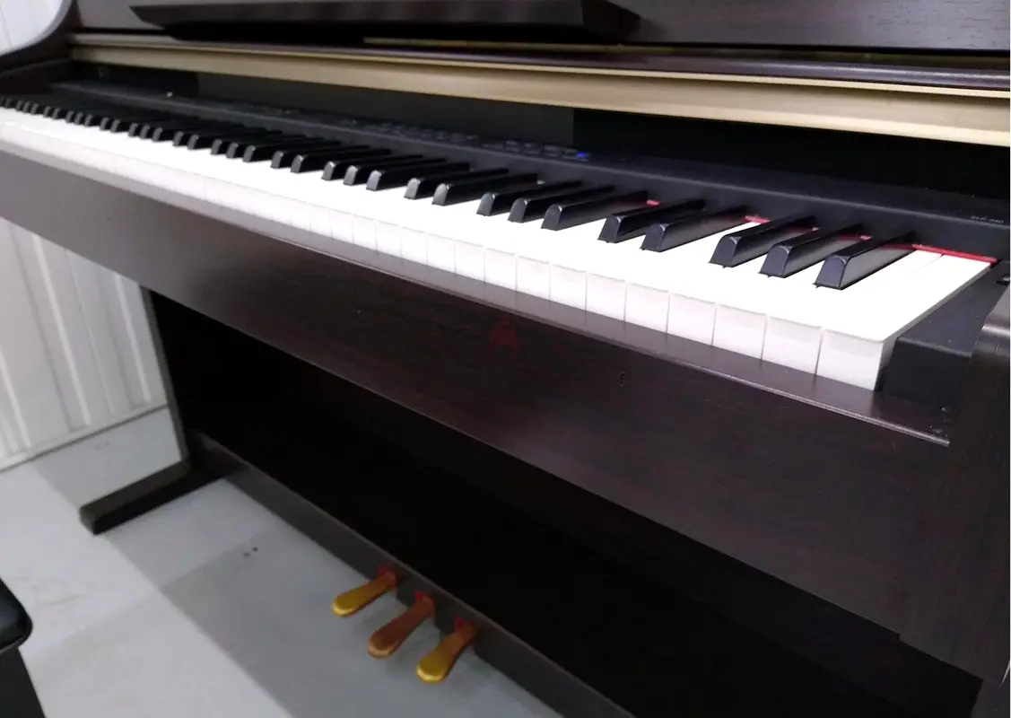 Yamaha Clavinova CLP 330 Rosewood Digital Piano