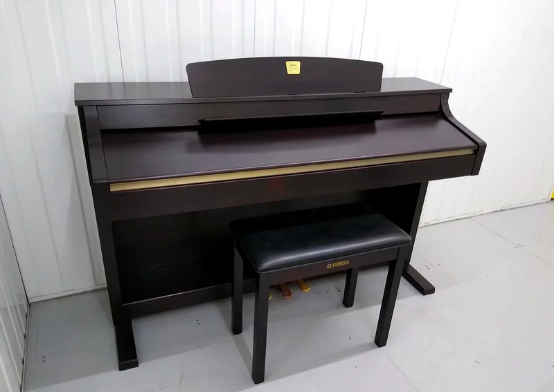 Yamaha Clavinova CLP 330 Rosewood Digital Piano