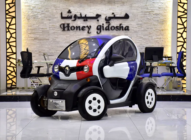 EXCELLENT DEAL for our Renault Twizy ( 2020 Model ) in White / Blue