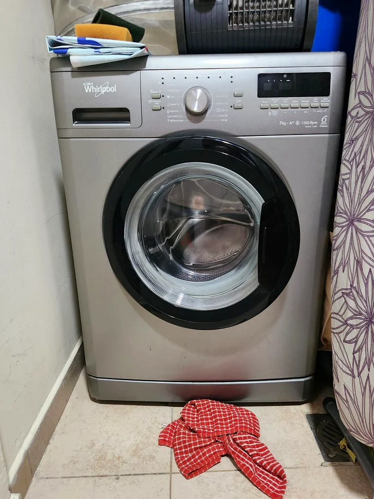 Whirlpool 7KG front load washing machine Silver color