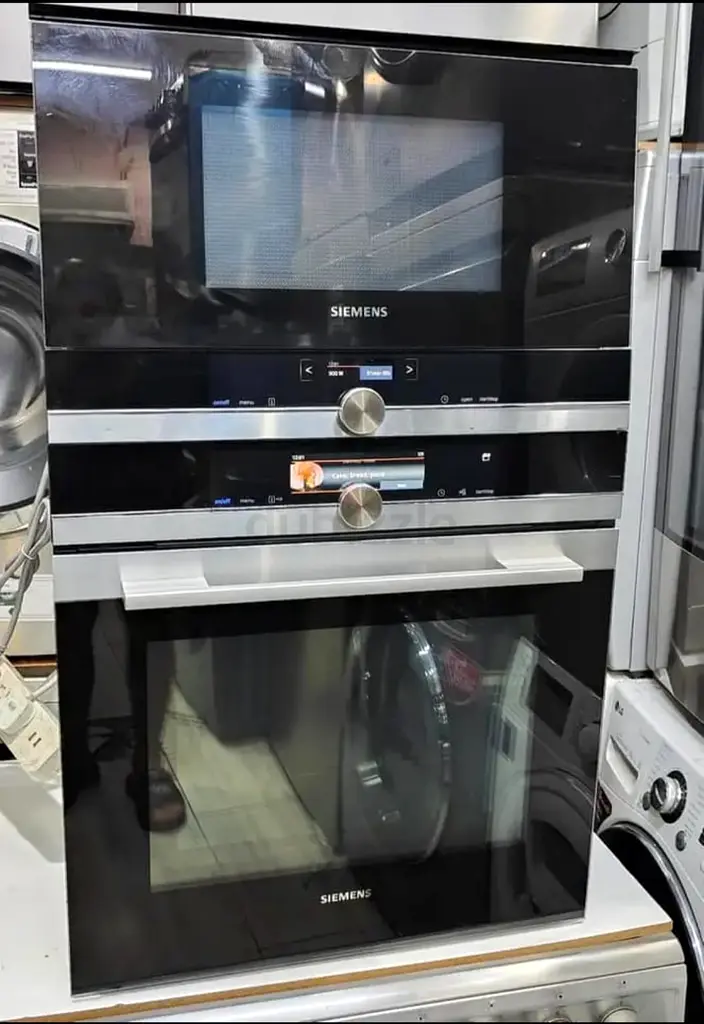 Siemens latest model IQ700 OVEN AND Microwave set builtin