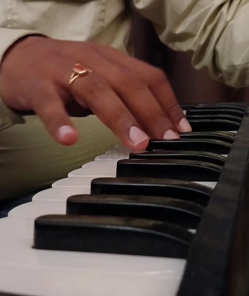 Indian Classical Bollywood Singing Harmonium Classes63217830013955117