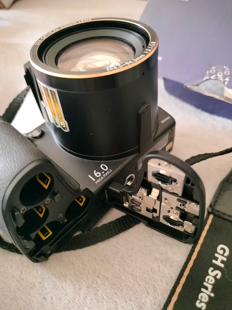 BenQ GH600 Digital Camera63234131776257113