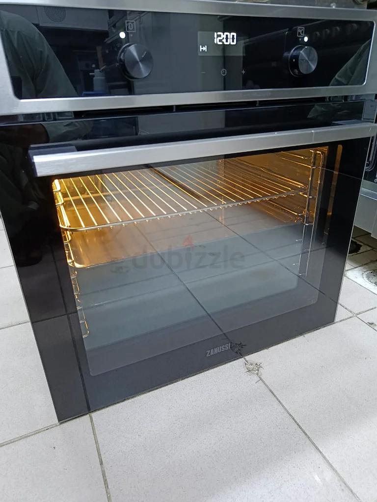 Zanussi Brand Builtin Electric Cook Top 4 Hobs Builtin Electric Oven