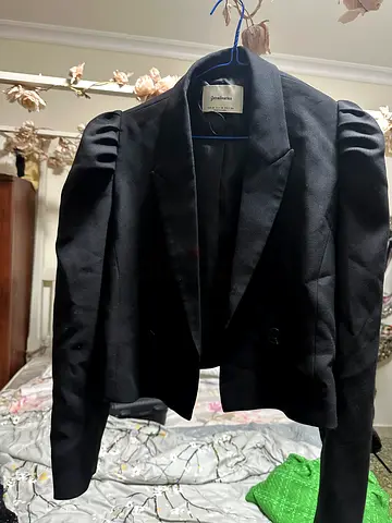 Stardivarius black short blazer size Medium Brand NEW