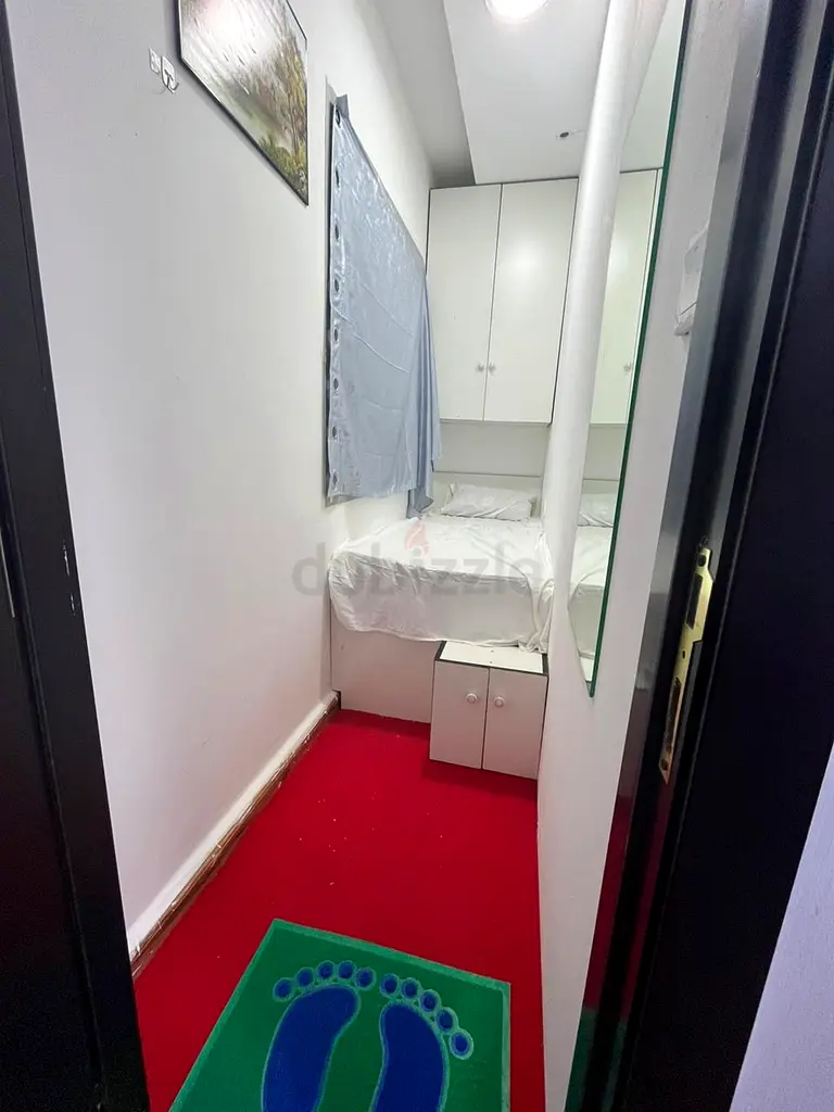 Apartment SUPER CLEAN SOLO PARTITION AVAILABLE IN MARINA NEAR DMCC, CLOSE TO BLUE WATERS, JBR