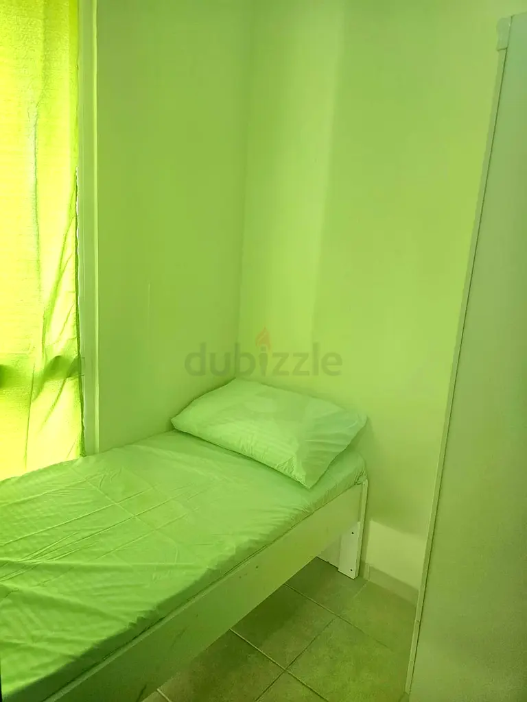 Apartment Partition single in Discovery Gardens 2 minutes to metro