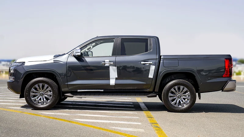 (LHD) MITSUBISHI L200 SPORTERO DC GLS 2.4D AT 4WD MY202463231636942083113
