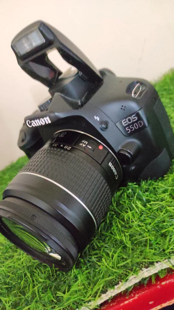 Canon eos 550D made in Japan DSLR camera with 2880mm kit lens + Bag