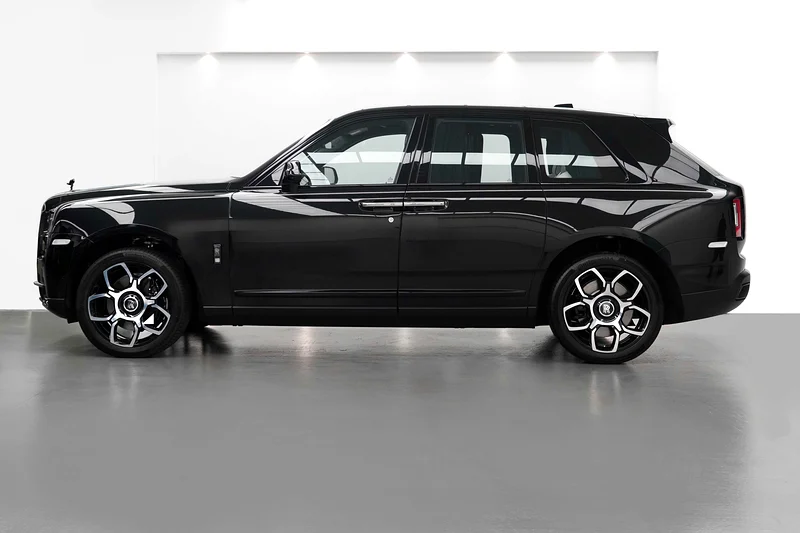 2024 BRAND NEW ROLLS ROYCE CULLINAN BLACK BADGE /BESPOKE / REAR ENTERTAINMENT / STARLIGHT/ CURTAIN63173486404738111