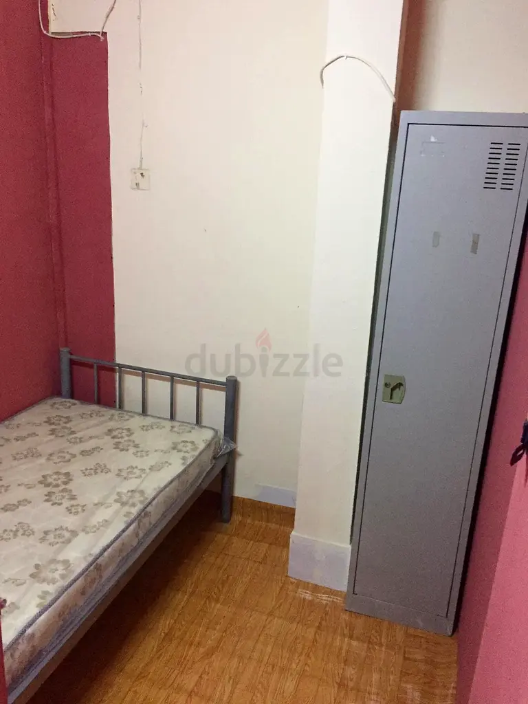 Apartment Close partitions available in rashidiya dubai Dubai