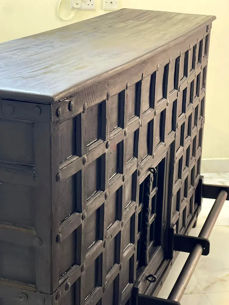 Solid wood bar counter