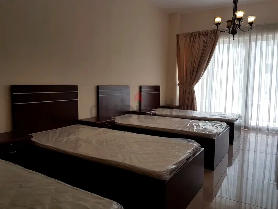 Apartment Premium executive Bed Space for Indian Men, Spacious and