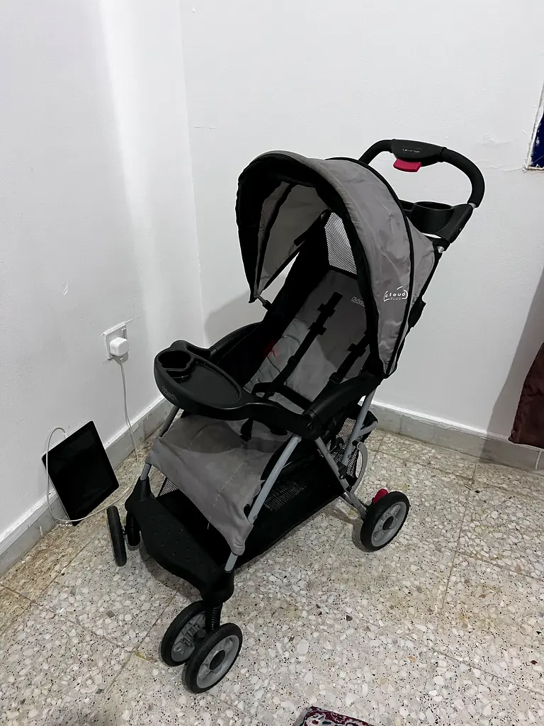 عربة أطفال للبيع