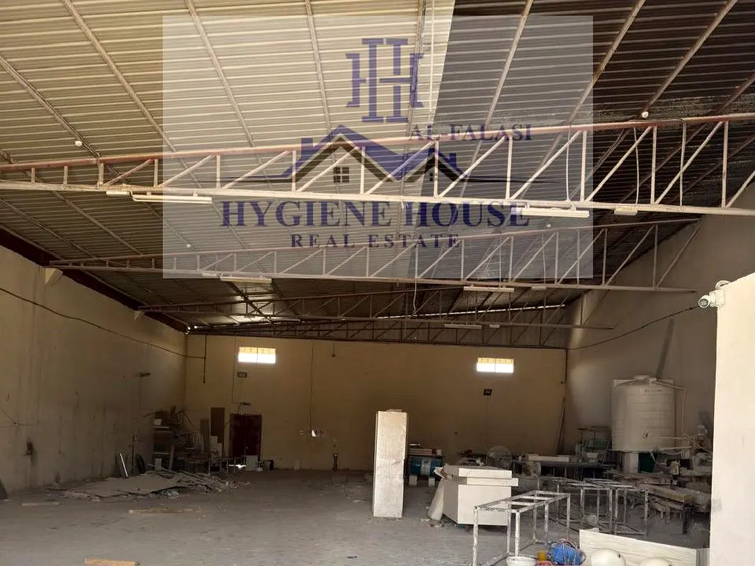 Warehouse Warehouse for annual rent in Umm Al Quwain, Area of 5