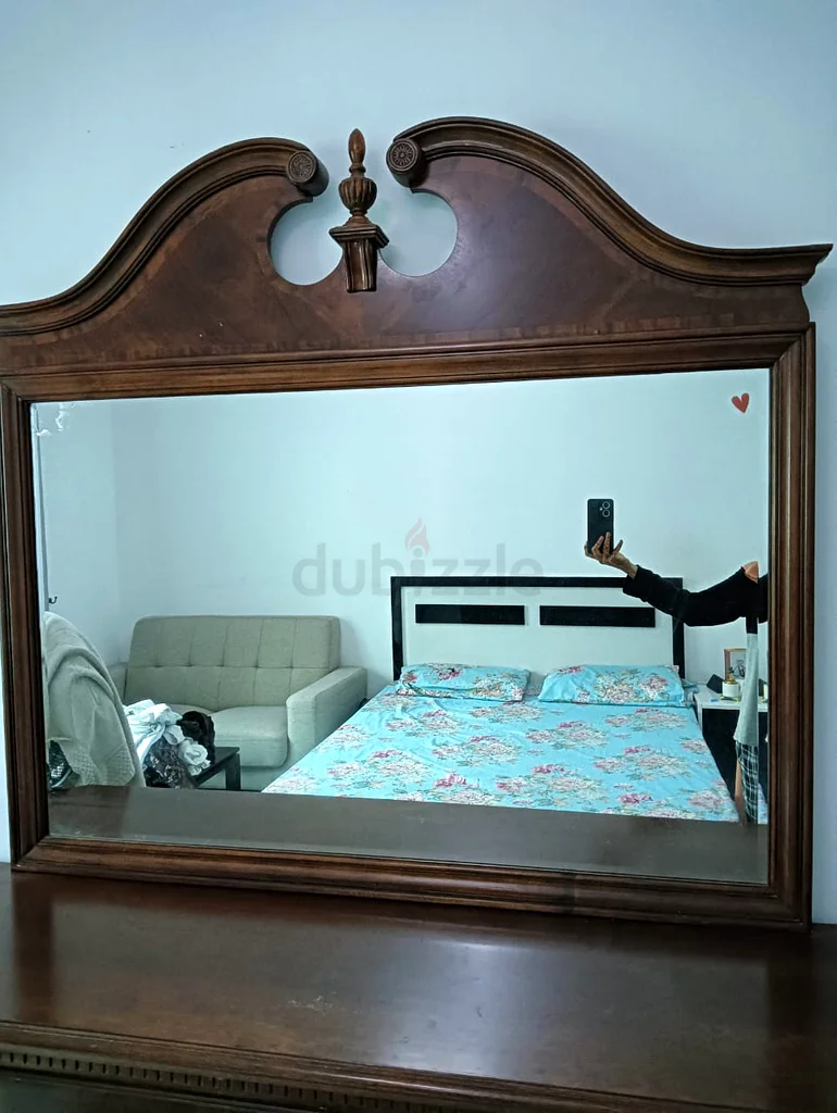 Wooden Dressing Table With Mirror