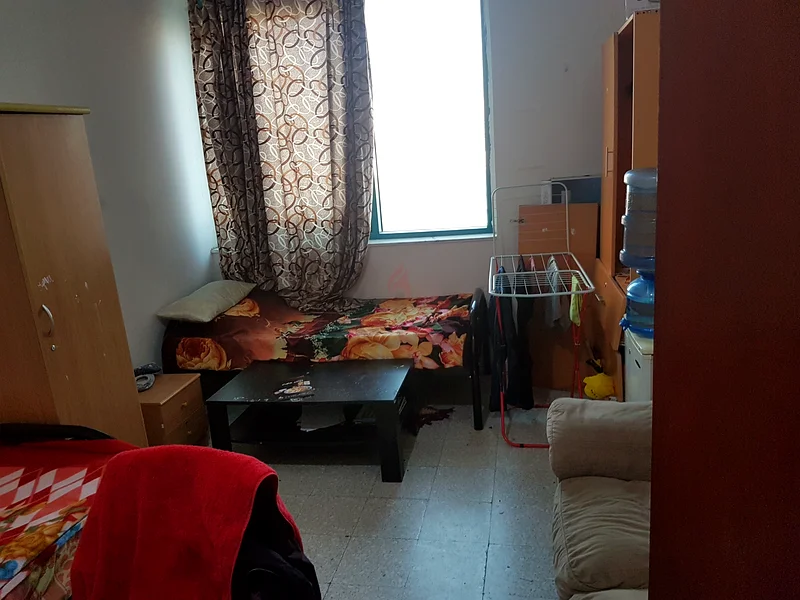 Apartment Masterbedroom for Executive Bachelors opp AL Wahda Mall