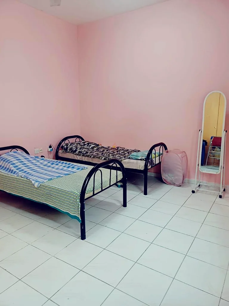 Apartment Specious master bedroom for 2 Indian working ladies near DAFZA metro Dubai