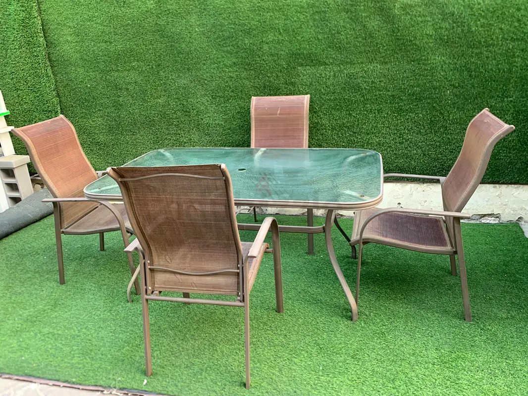 Garden dinning table and chairs