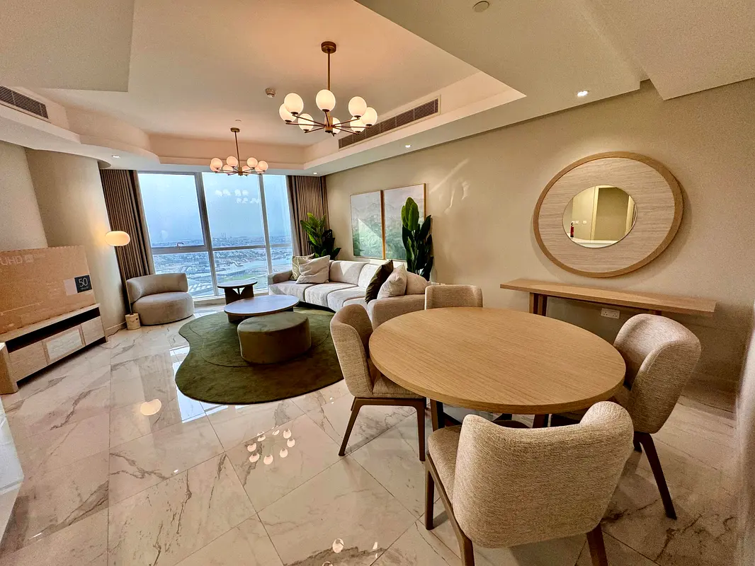 Apartment Brilliant Views , Quality Furnishing , Top Notch Amenities