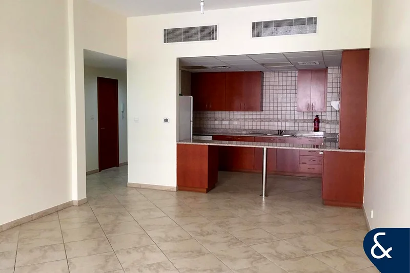 Apartment 2 Bedrooms Big balcony Storage room Dubai