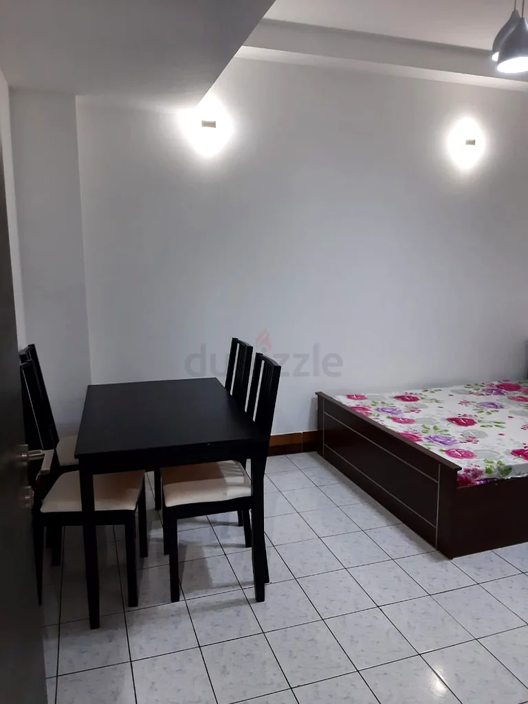 Apartment Family room available for couples in Karama Dubai