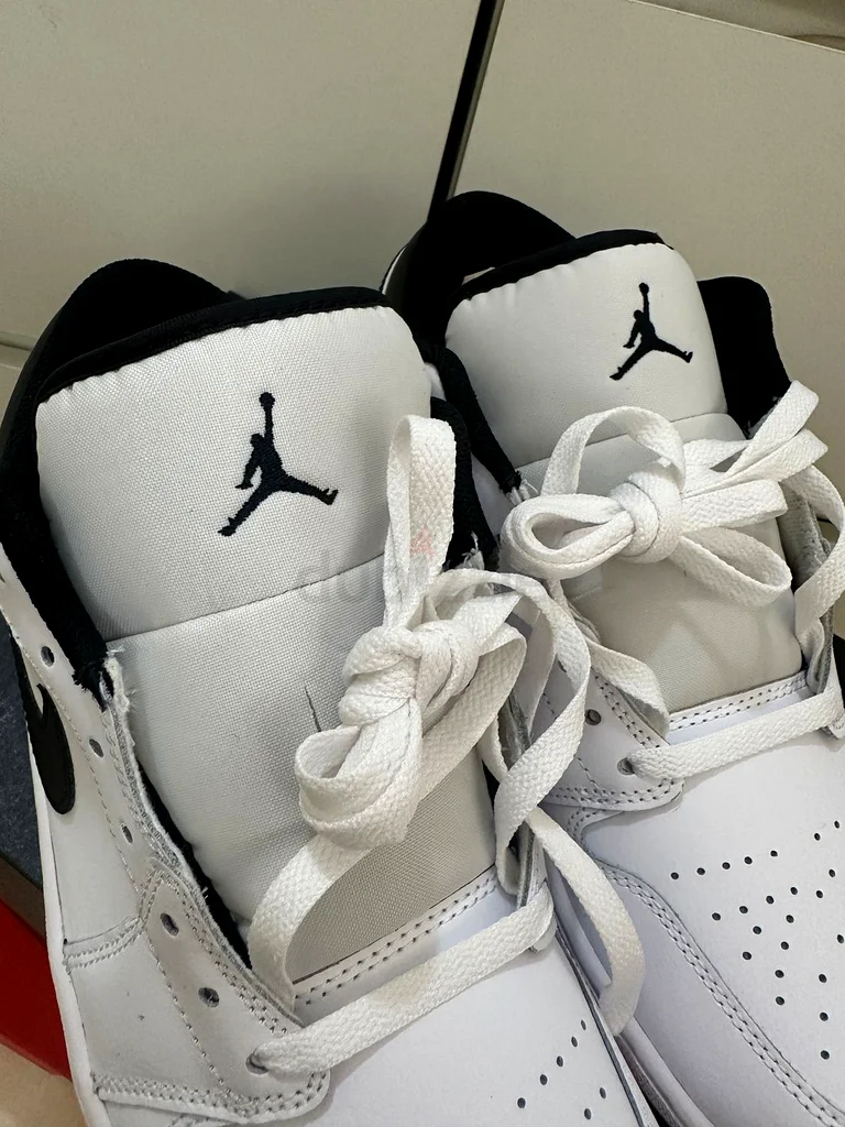 Jordan 1 low White and Black